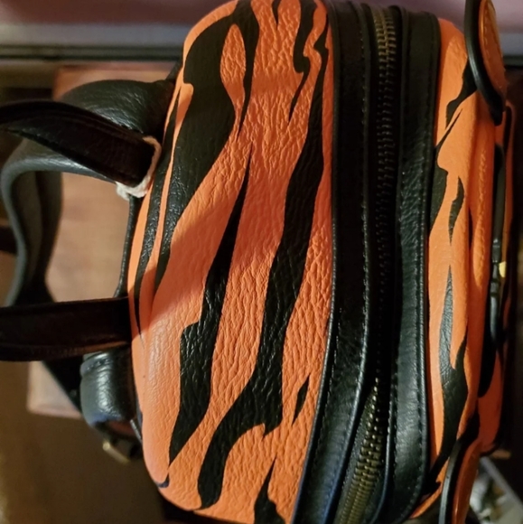 Tigger loungefly backpack original loungefly logo with heart main image 5